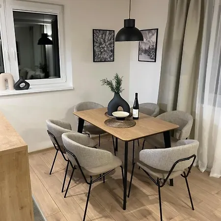 Kellov Dom デマノブスカ・ドリーナ