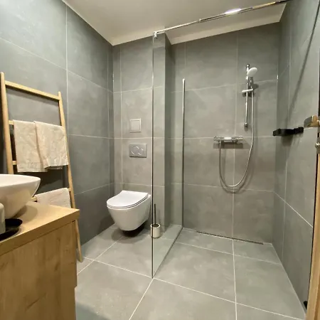 Kellov Dom * デマノブスカ・ドリーナ