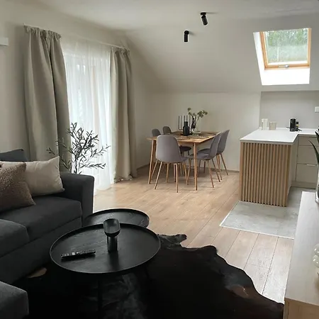 Kellov Dom * デマノブスカ・ドリーナ